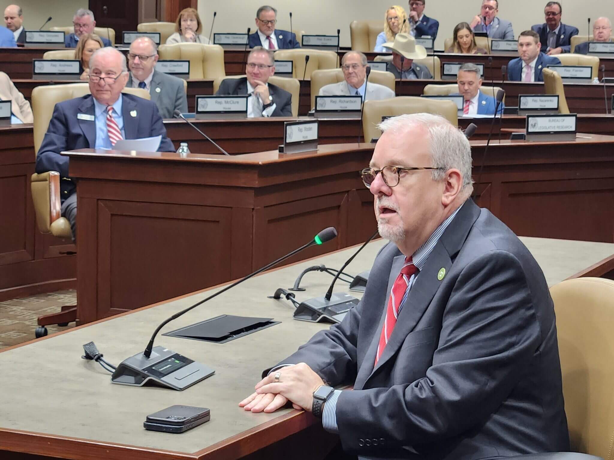 Arkansas panel advances plan to steer more funding to voucher program 